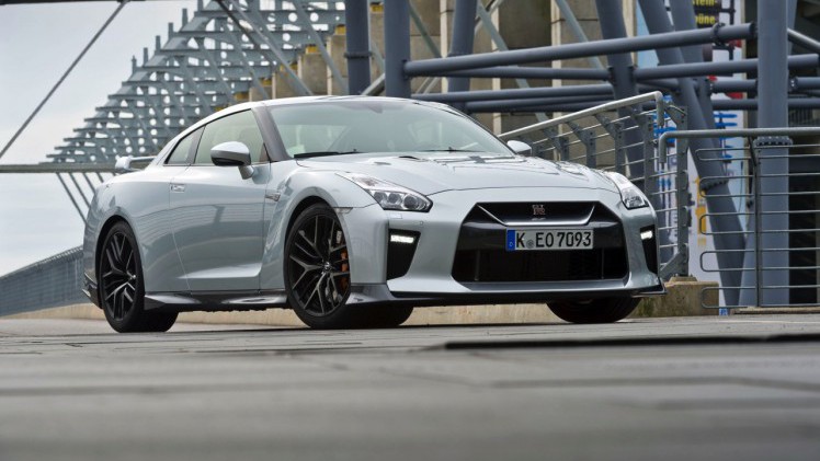 AutoVandaag deed een rijtest met de vernieuwde 2017 Nissan GT-R. Deze keer meer optische dan technische aanpassingen. Hoe pakt dat uit voor de verpletterende GT-R?