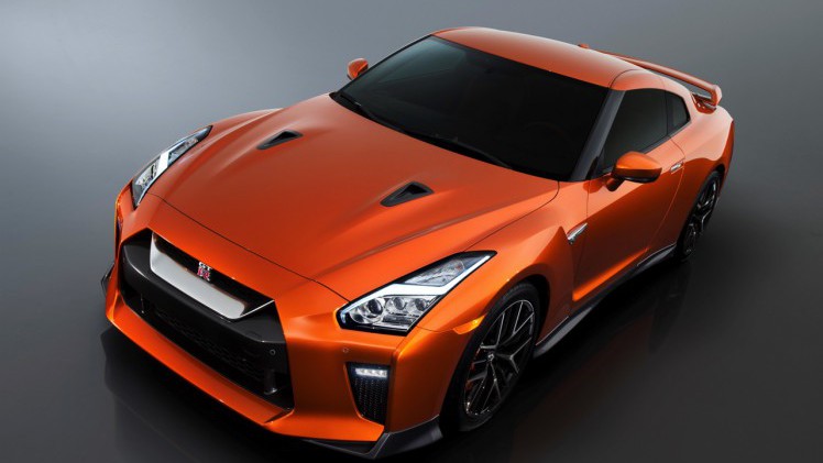 De 2017 Nissan GT-R heeft de meest ingrijpende facelift sinds de introductie van het model in 2007. Nissan tilt de supercar naar 570 pk. HIj beleeft zijn primeur in New York.