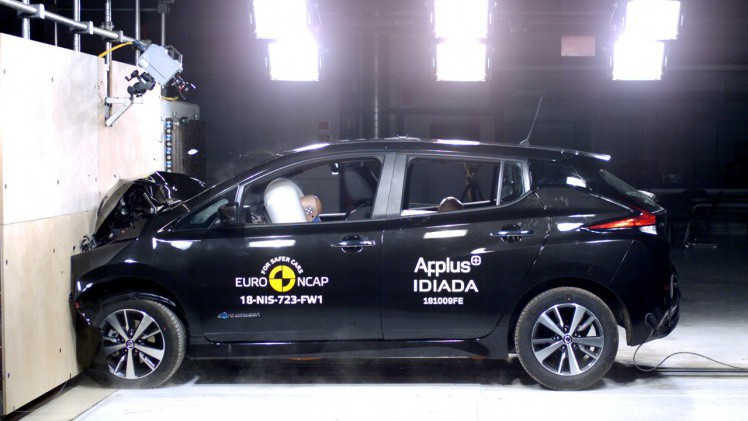 EuroNCAP heeft de testprotocollen voor de botsproeven verder aangescherpt. De Nissan Leaf is de eerste auto die 5 sterren haalt volgens de nieuwste normen.