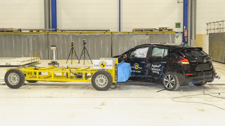 EuroNCAP heeft de testprotocollen voor de botsproeven verder aangescherpt. De Nissan Leaf is de eerste auto die 5 sterren haalt volgens de nieuwste normen.