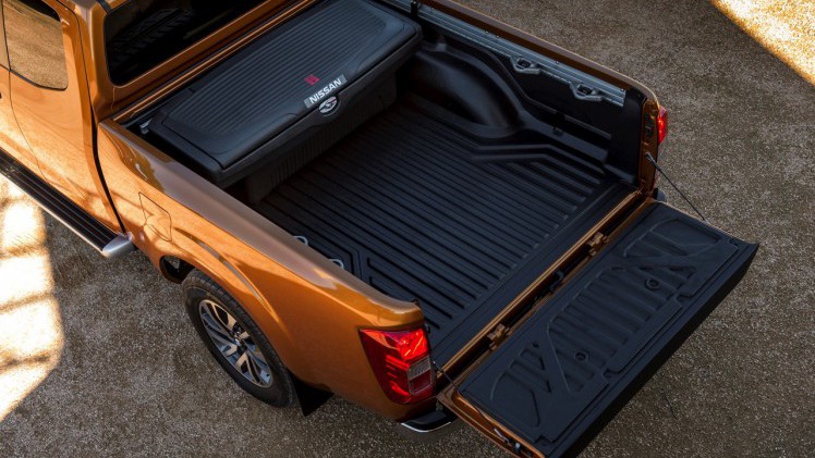Prijzen en uitvoeringen nieuwe Nissan Navara bekend. De Nissan pick-up komt in januari 2016 naar Nederland.
