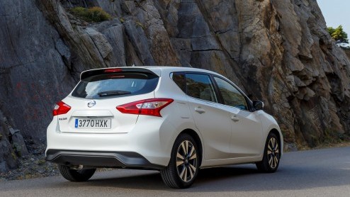 Rijtest nieuwe Nissan Pulsar: het nieuwe, absoluut ruimtewonder van Nissan. We reden de vijfdeurs hatchback in de autotest met de 1.2 DIG-T en de 1.5 dCi 110 diesel.