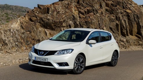 Rijtest nieuwe Nissan Pulsar: het nieuwe, absoluut ruimtewonder van Nissan. We reden de vijfdeurs hatchback in de autotest met de 1.2 DIG-T en de 1.5 dCi 110 diesel.