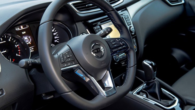 Nissan heeft de populaire Qashqai van een grondige facelift voorzien. Naast een nieuwe neus kreeg de auto een nieuwe topversie en semi-autonome rijtechnologie aan boord.