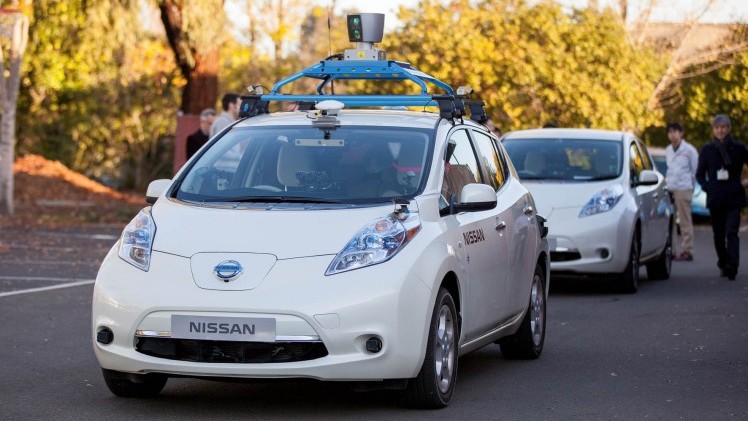 Nissan werkt aan autonoom rijdende auto en zet de eerste stappen in 2016. Vanaf 2020 komen de eerste zelfrijdende auto's op de markt en die kunnen ook in de stad zelf rijden.