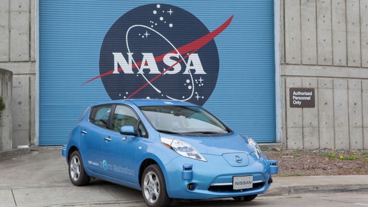 Nissan werkt aan autonoom rijdende auto en zet de eerste stappen in 2016. Vanaf 2020 komen de eerste zelfrijdende auto's op de markt en die kunnen ook in de stad zelf rijden.