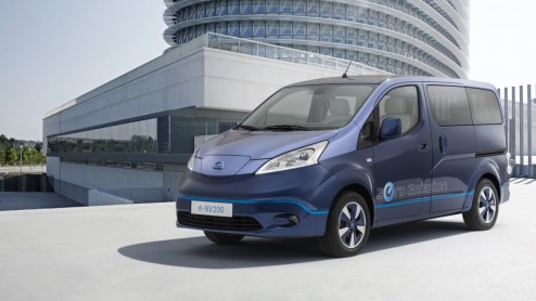 Nissan e-NV200 Evalia op IAA Hannover als VIP Concept, een extra luxe personenbus die bij uitstek geschikt is voor comfortabel shuttlevervoer.