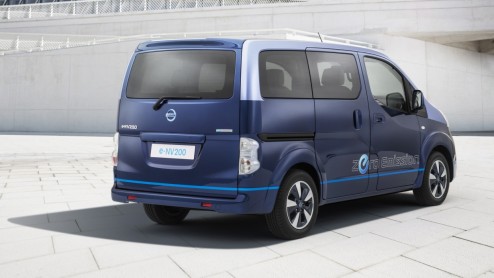 Nissan e-NV200 Evalia op IAA Hannover als VIP Concept, een extra luxe personenbus die bij uitstek geschikt is voor comfortabel shuttlevervoer.