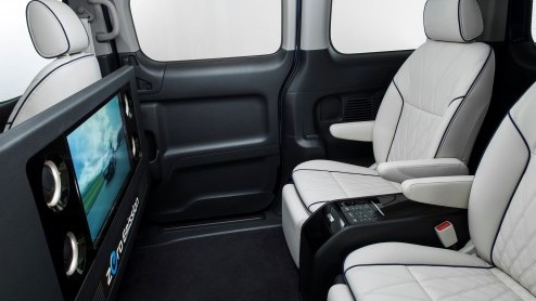 Nissan e-NV200 Evalia op IAA Hannover als VIP Concept, een extra luxe personenbus die bij uitstek geschikt is voor comfortabel shuttlevervoer.