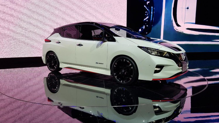 Nissan laat in Tokyo vooral zijn elektrische kant zien met de tentoonstellingsprimeur van de tweede generatie Leaf en de IMX, een concept van een elektrische SUV.