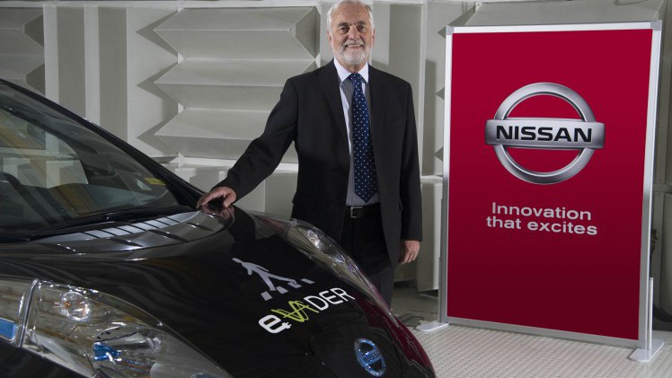 In het eVADER project ontwikkelt Nissan een slim waarschuwingssysteem voor elektrische auto's zodat deze tijdig worden opgemerkt door voetgangers.