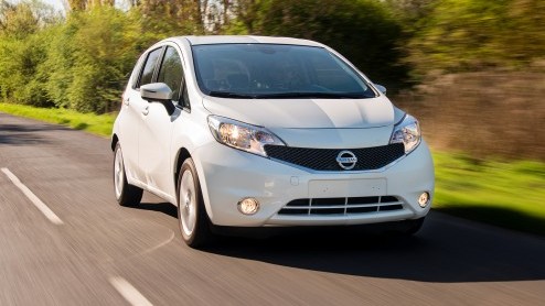 Nissan komt met Ultra-Ever-Dry water- en vuilafstotende lak en zal deze mogelijk in de toekomst als optie aanbieden.