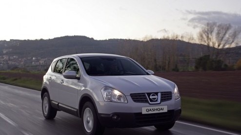 Nissan komt naar eigen zeggen met een totaal vernieuwende auto op de markt, de Qashqai. Niet alleen is de naam niet alledaags, ook het feit dat de auto een cross-over is van een personenauto met een S