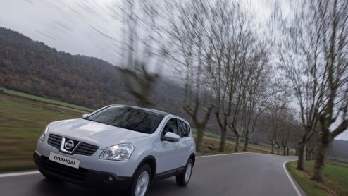 Nissan komt naar eigen zeggen met een totaal vernieuwende auto op de markt, de Qashqai. Niet alleen is de naam niet alledaags, ook het feit dat de auto een cross-over is van een personenauto met een S