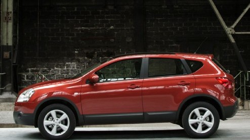 Nissan laat ons de Qashqai zien, deze moet de Almera doen vergeten. Iets wat ons niet zo heel moeilijk lijkt.