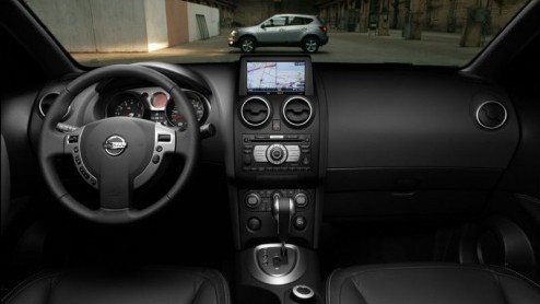 Nissan laat ons de Qashqai zien, deze moet de Almera doen vergeten. Iets wat ons niet zo heel moeilijk lijkt.