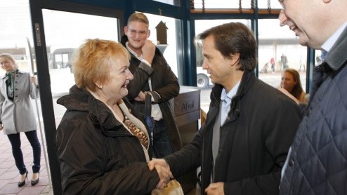 Vloot 100 stuks Nissan Leaf voor autodeelproject Terschelling.