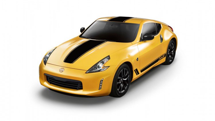 Nissan laat op de Tokyo Auto Salon tal van modellen zien die worden aangekleed met accessoires.