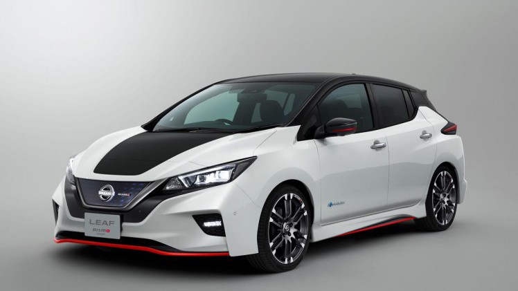 Nissan laat op de Tokyo Auto Salon tal van modellen zien die worden aangekleed met accessoires.