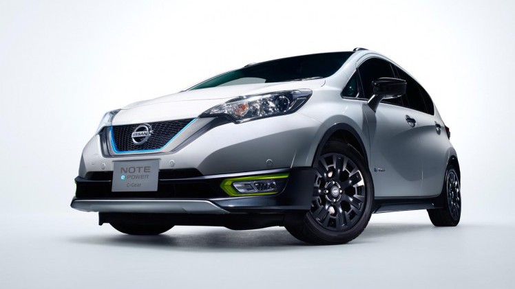 Nissan laat op de Tokyo Auto Salon tal van modellen zien die worden aangekleed met accessoires.