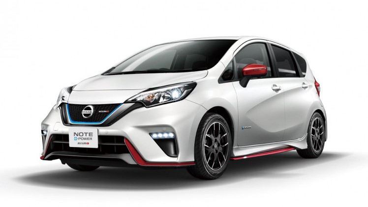 Nissan laat op de Tokyo Auto Salon tal van modellen zien die worden aangekleed met accessoires.