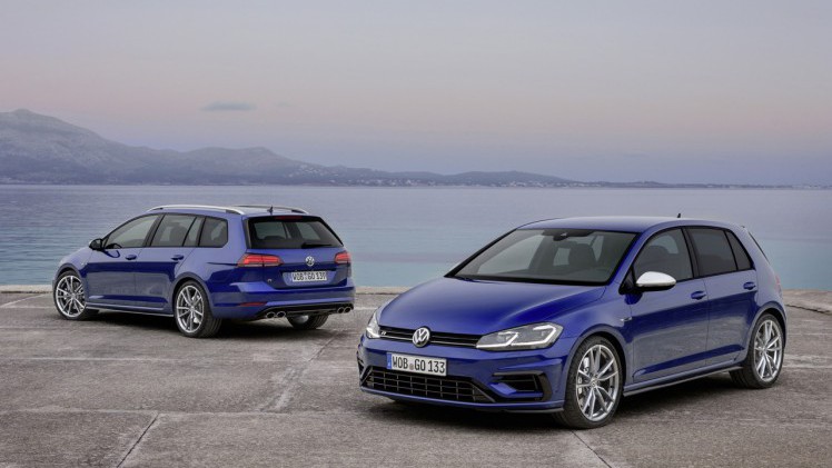 Volkswagen voegt twee items aan het optieprogramma van de Golf R toe, Performance remmen en een Akrapovic uitlaat.