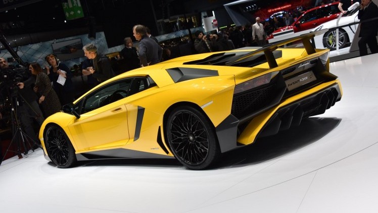 Na vier jaar presenteert Lamborghini de nog snellere Aventador LP 750-4 SV 'Superveloce' in Genve.