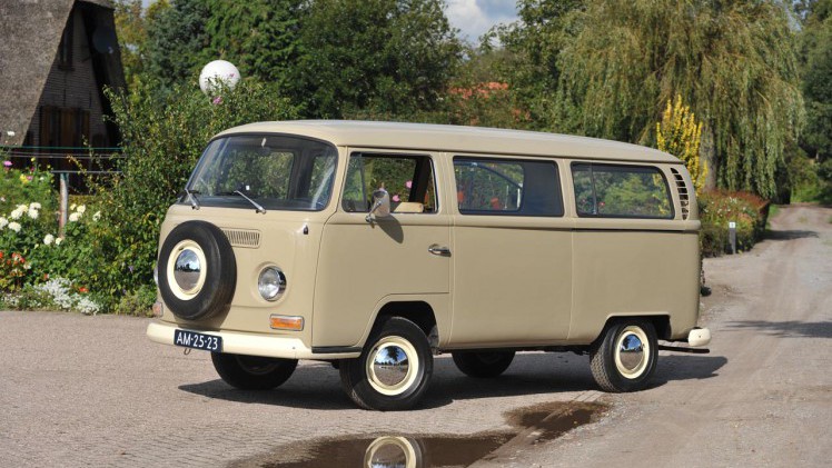 Volkswagen startte 70 jaar geleden in Nederland. AutoVandaag ging op stap met een Kever, Golf en Transporter.