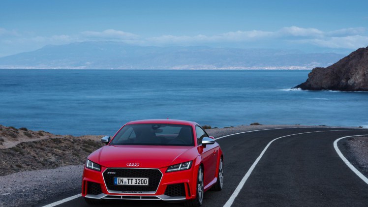 Nieuwe Audi TT RS Coupe en Roadster geintroduceerd. Ze staan in het najaar van 2016 in de showroom en gaan aan de bak met de 400 pk sterke 2.5 TFSI vijfcilinder. Knallen!
