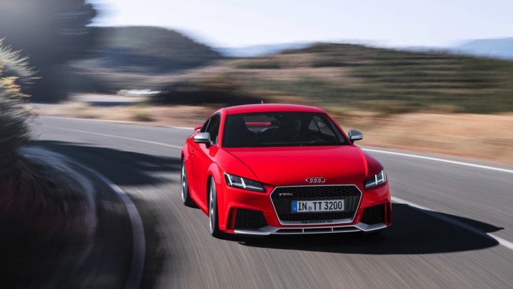 Nieuwe Audi TT RS Coupe en Roadster geintroduceerd. Ze staan in het najaar van 2016 in de showroom en gaan aan de bak met de 400 pk sterke 2.5 TFSI vijfcilinder. Knallen!