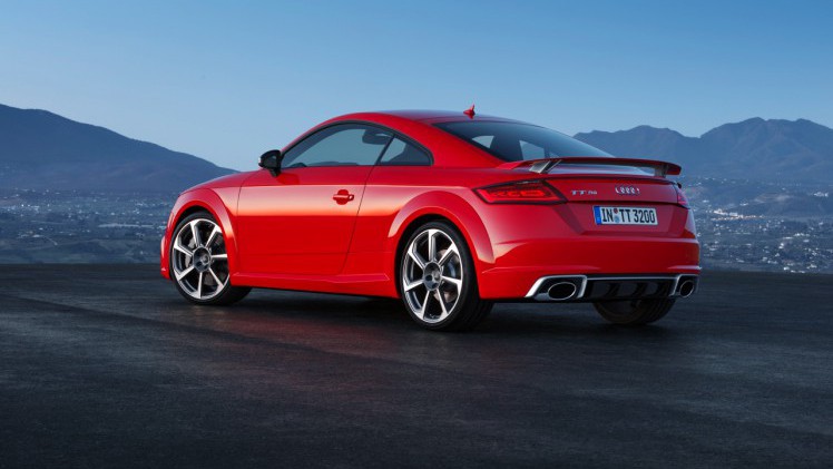 Nieuwe Audi TT RS Coupe en Roadster geintroduceerd. Ze staan in het najaar van 2016 in de showroom en gaan aan de bak met de 400 pk sterke 2.5 TFSI vijfcilinder. Knallen!