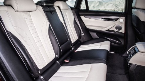 BMW heeft nu officieel het doek gehaald van de nieuwe generatie X6. De nieuweling is weer in lijn gebracht met de huidige X5 en X4 en is door BMW vooral zuiniger gemaakt.