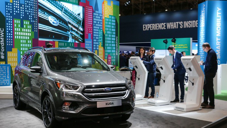 Ford geeft de Kuga nu een echte facelift met een nieuwe neus, een 1.5 TDCi instapdiesel, meer veiligheidsuitrusting en SYNC3 infotainment.
