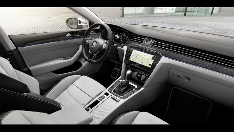 Volkswagen heeft het doek getrokken van de opvolger van de CC: de Arteon. In de loop van dit jaar kunnen we de nieuwe gran turismo al in de showrooms verwachten.