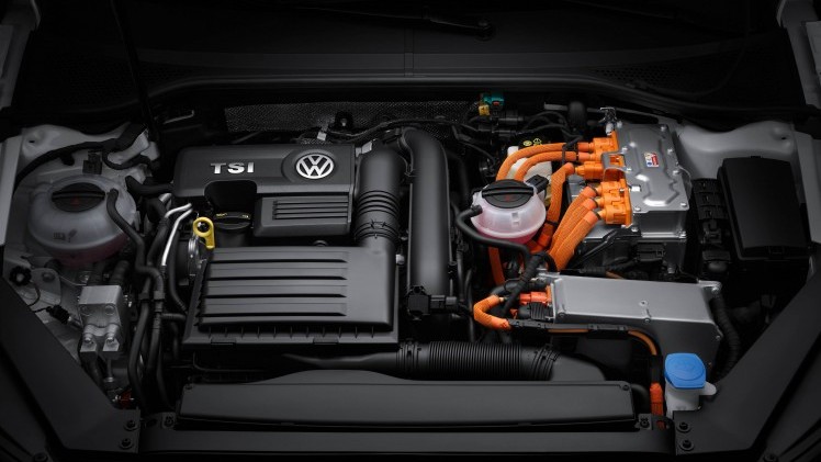 Volkswagen heeft hoge verwachtingen van de Passat GTE met 7% bijtelling. Zo hoog, dat genteresseerden zich nu al in kunnen schrijven voor de eerste productieplekken, terwijl de autos pas over 7 maan