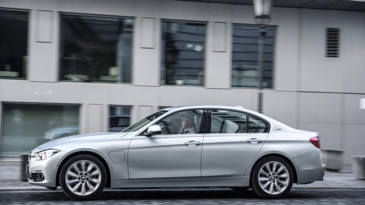 BMW introduceert 3 Serie plug-in hybride als BMW 330e. Zijn debuut beleeft hij op de IAA Frankfurt 2015.