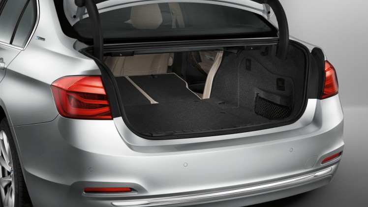 BMW introduceert 3 Serie plug-in hybride als BMW 330e. Zijn debuut beleeft hij op de IAA Frankfurt 2015.