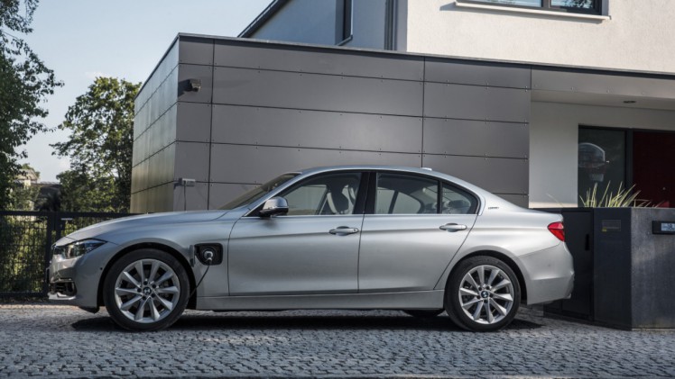 BMW introduceert 3 Serie plug-in hybride als BMW 330e. Zijn debuut beleeft hij op de IAA Frankfurt 2015.