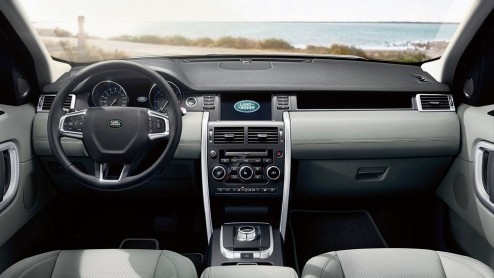 Land Rover heeft de Discovery Sport nu officieel onthuld. Een verrassing is de nieuweling niet meer, na de vele teasers en het gelekte schaalmodel. Wel zijn er nu meer details beschikbaar.