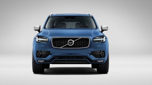 Na de gelekte foto van gisteren heeft Volvo nu de XC90 R-Design officieel onthuld. Vermoedelijk horen we in Parijs meer detail en weten we ook wanneer de sportieve versie beschikbaar komt.