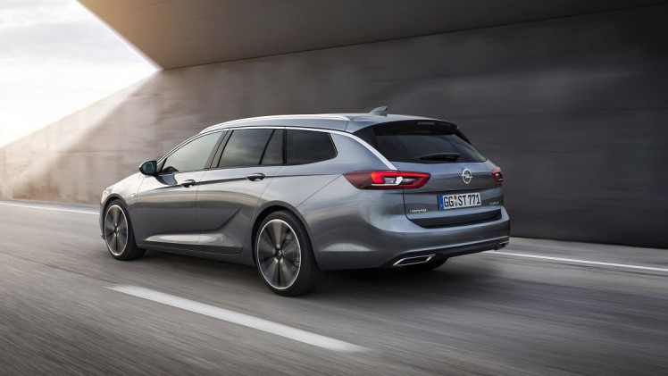 Na de onthulling van de nieuwe Opel Insignia in sedanvorm eind vorig jaar, is het nu de beurt aan de Sports Tourer om tevoorschijn te komen.