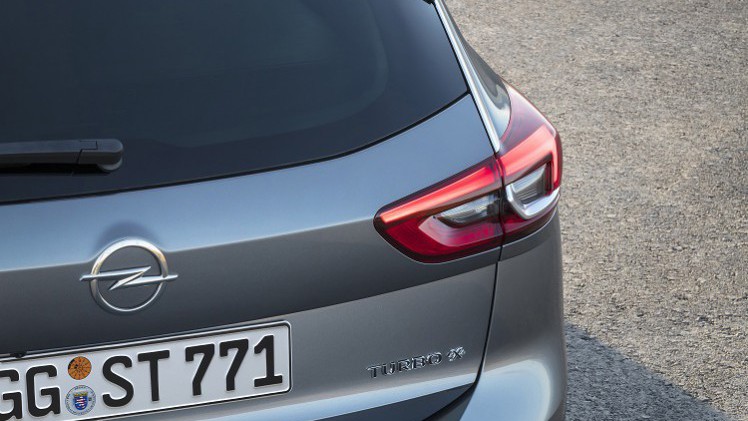 Na de onthulling van de nieuwe Opel Insignia in sedanvorm eind vorig jaar, is het nu de beurt aan de Sports Tourer om tevoorschijn te komen.