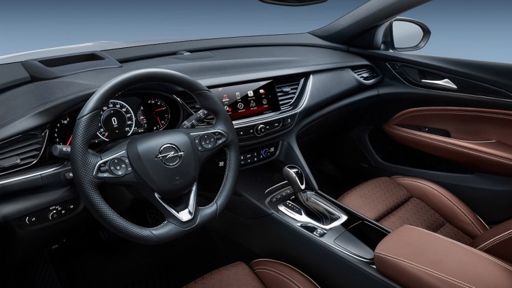 Na de onthulling van de nieuwe Opel Insignia in sedanvorm eind vorig jaar, is het nu de beurt aan de Sports Tourer om tevoorschijn te komen.