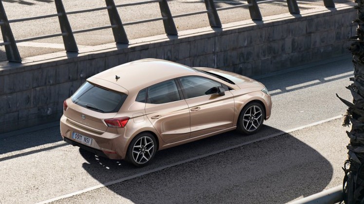 Eerder deze week lekte hij al uit, maar nu heeft SEAT officieel het doek getrokken van de nieuwe Ibiza. Opvallend: de auto is iets kleiner dan zijn voorganger.