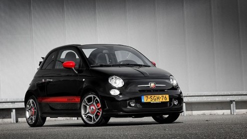 Na de Abarth Punto Scorpione wordt nu ook de Abarth 500C een Scorpione-outfit aangemeten. De auto komt in een beperkte oplage beschikbaar en staat in de prijslijst vanaf 28.995 euro.