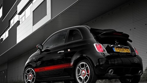 Na de Abarth Punto Scorpione wordt nu ook de Abarth 500C een Scorpione-outfit aangemeten. De auto komt in een beperkte oplage beschikbaar en staat in de prijslijst vanaf 28.995 euro.