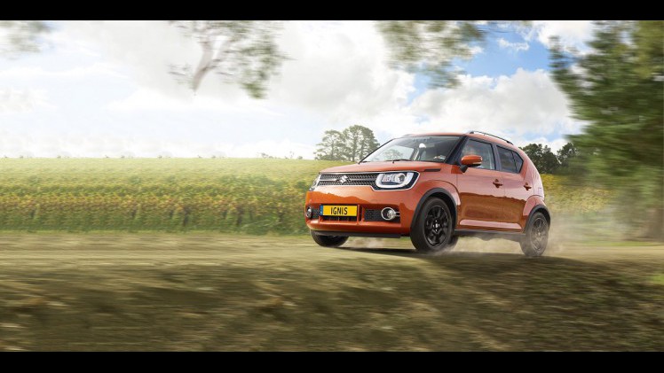 Nadat we beetje bij beetje informatie kregen over de Suzuki Ignis, weten we nu ook wat ie minimaal gaat kosten. Ook staat ie een maandje eerder in de showroom en is er weer meer beeld van de auto.