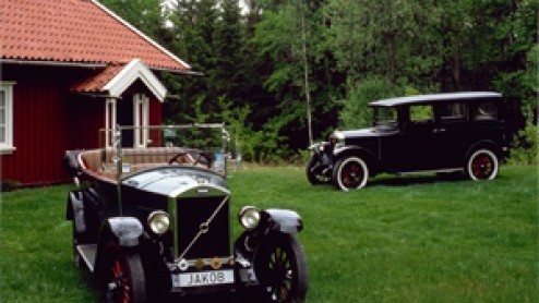 Heuglijk nieuws bij Volvo. Op 20 februari j.l rolde de vijftienmiljoenste Volvo van de band - een C70 - uit de fabriek in Uddevalla. Toevalligerwijs was de allereerste Volvo, gebouwd in 1927 ook een o