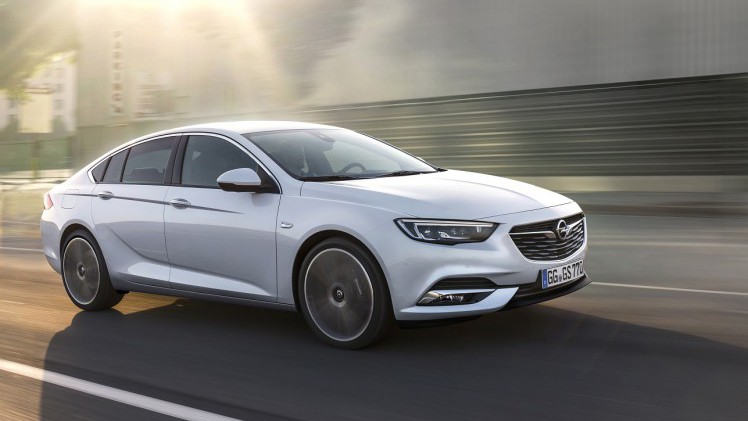 Opel heeft nu officieel het doek getrokken van haar nieuwe vlaggenschip: de 2017 Insignia Grand Sport. De auto is meer premium dan ooit. Lees hier alles dat je over de auto moet moet weten.
