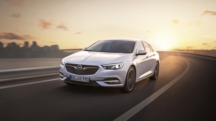 Opel heeft nu officieel het doek getrokken van haar nieuwe vlaggenschip: de 2017 Insignia Grand Sport. De auto is meer premium dan ooit. Lees hier alles dat je over de auto moet moet weten.